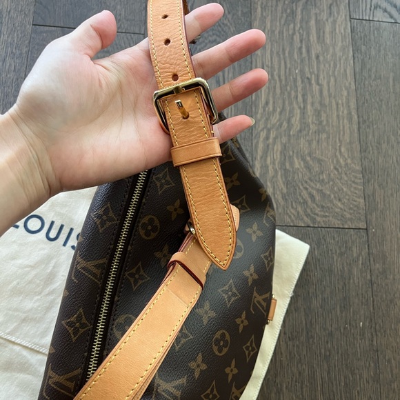 LV Bumbag - Picture 4 of 7